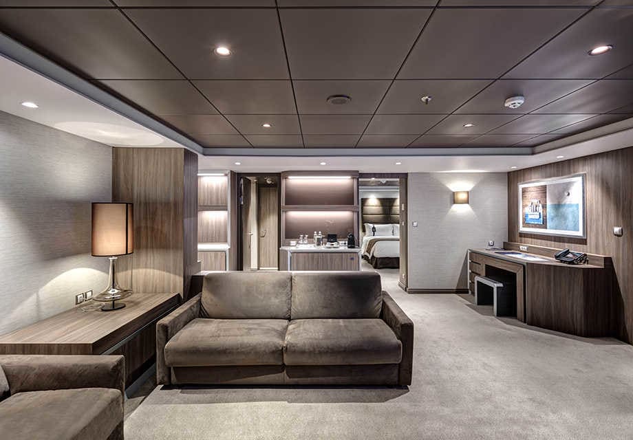 Yacht Club Royal Suite living roomuse